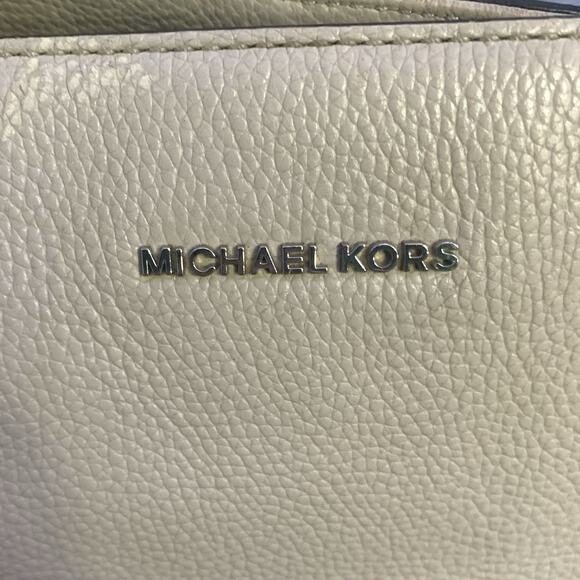 Michael Kors Large Leather Zip Mercer Tote Bag, Silver Hardware, Laptop Sleeve - Picture 4 of 16